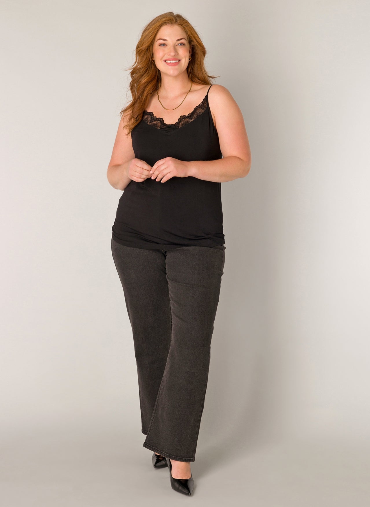 YestA - Base Level Curvy - Yelina hlýrabolur með blúndu