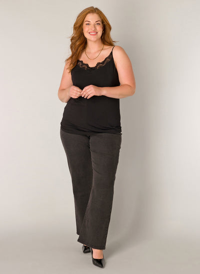 YestA - Base Level Curvy - Yelina hlýrabolur með blúndu